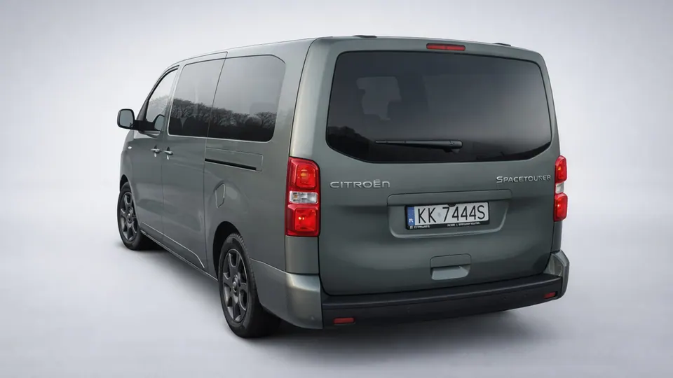 Tylny widok samochodu Citroën do przewozu osób